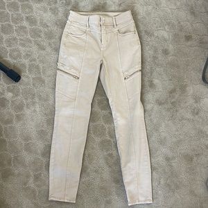 White House, Black market jeans
